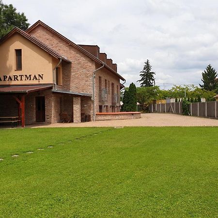 Gyulai Fuerdoe Apartman Extérieur photo