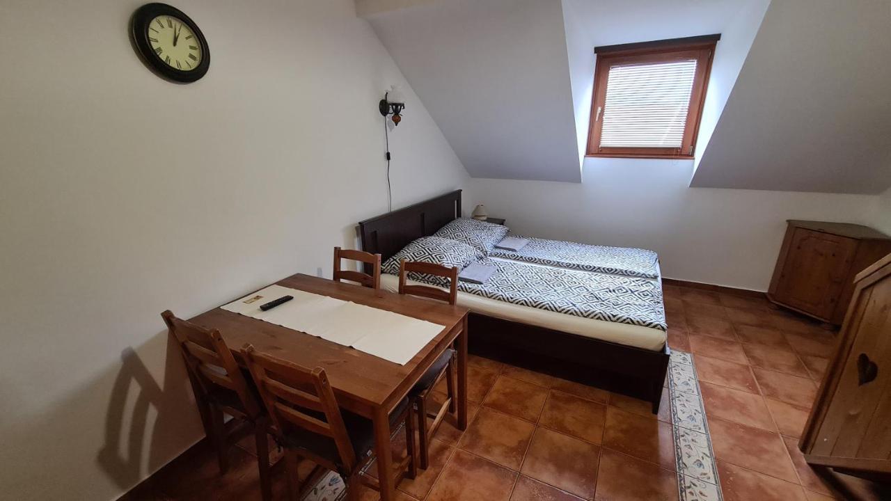 Gyulai Fuerdoe Apartman Extérieur photo