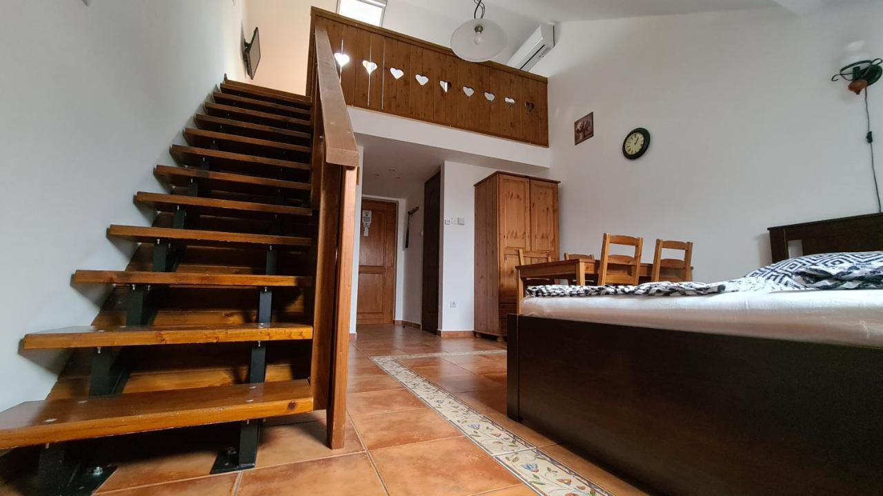 Gyulai Fuerdoe Apartman Extérieur photo