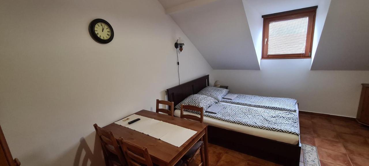 Gyulai Fuerdoe Apartman Extérieur photo