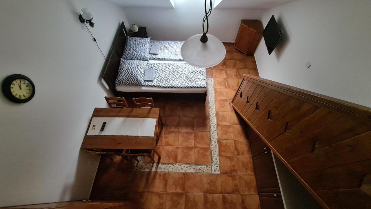 Gyulai Fuerdoe Apartman Extérieur photo