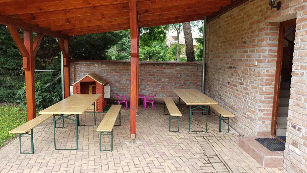 Gyulai Fuerdoe Apartman Extérieur photo